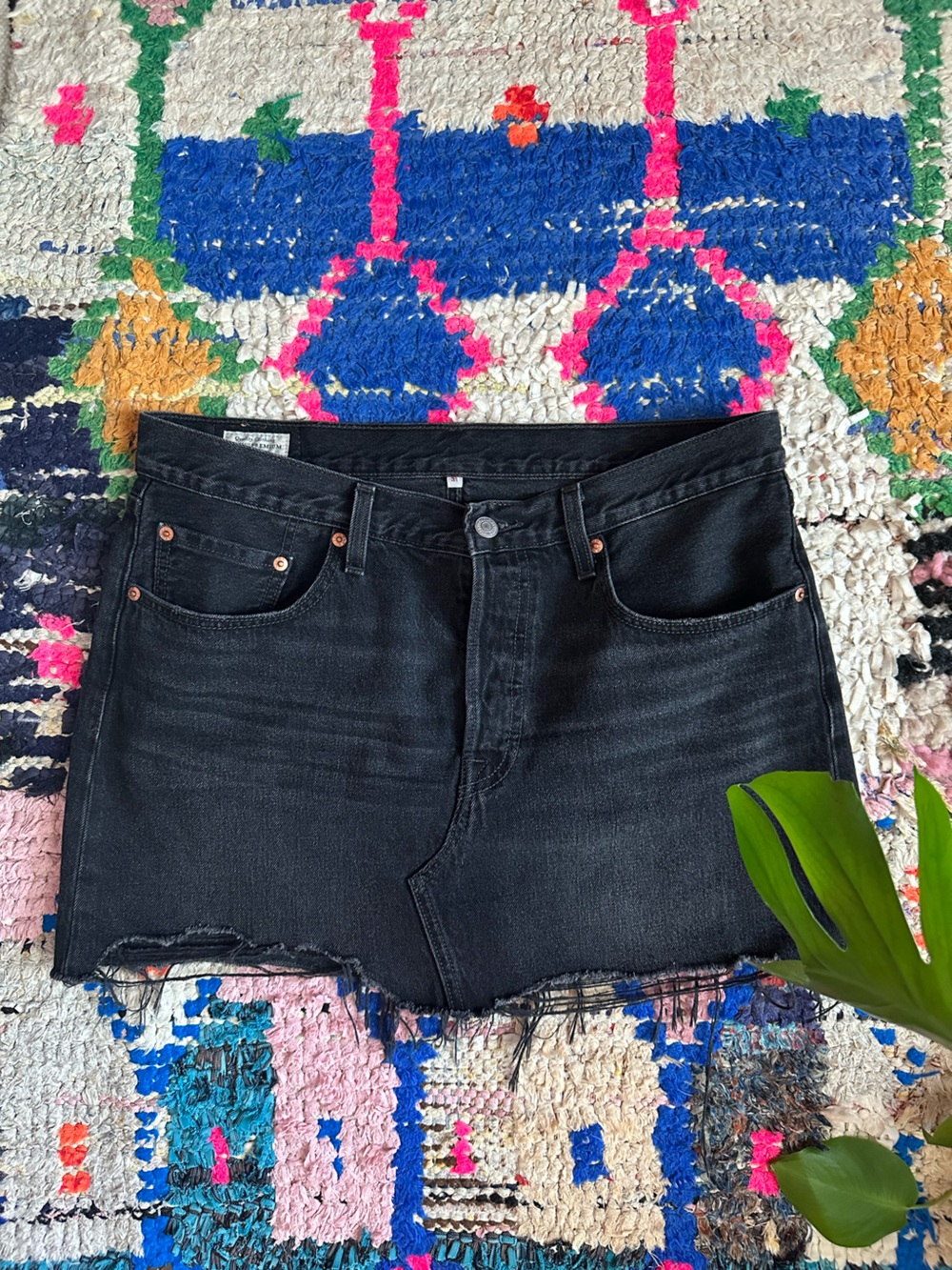 Levi’s raw hem black denim mini skirt